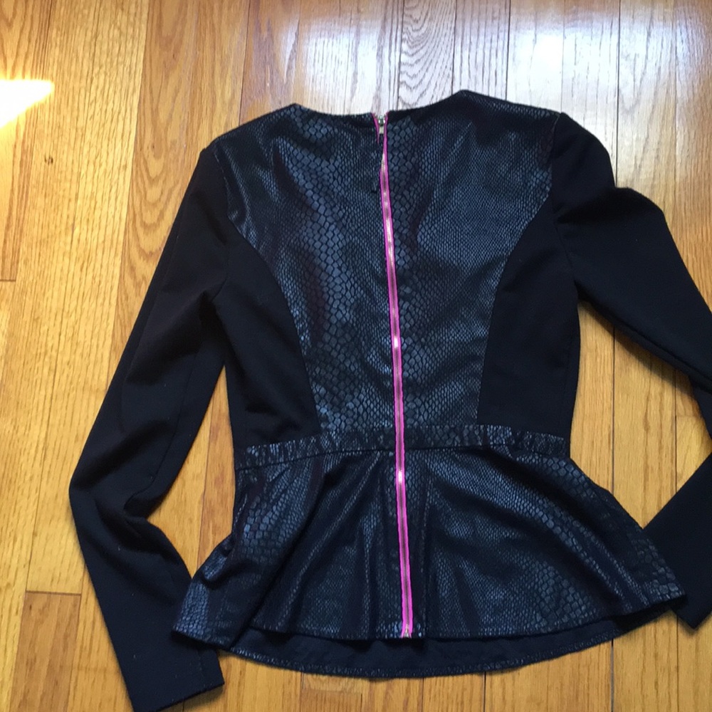 Top - Picture 4 of 4